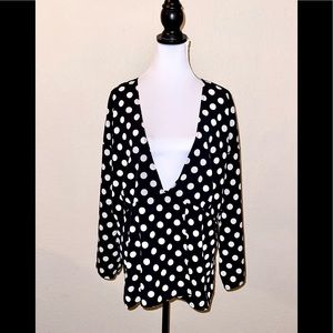 ⚫️⚪️Boohoo- Black and White, Polka-Dot Plunge Blouse⚪️⚫️